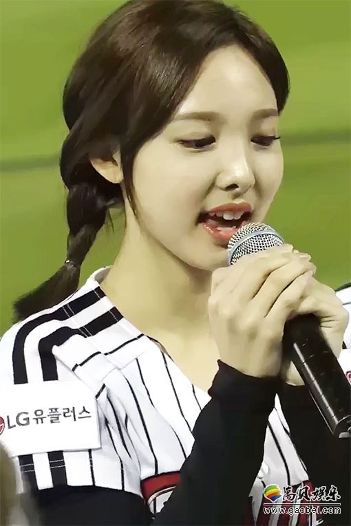 TWICE 棒球比賽演出飯拍【109 MB】