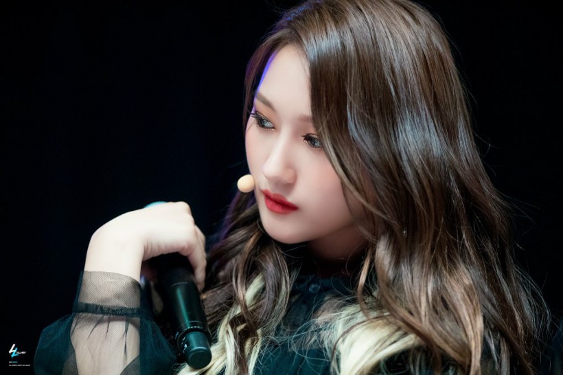 Si Yeon李始娟隸屬哪個(gè)女子組合成員？她本人宣傳照舞臺妝容有何特色？