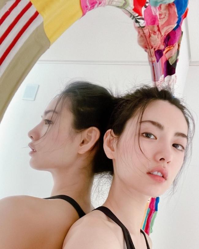 Nana近日在SNS發(fā)布一組近照，展示接近于素顏美貌，吸引廣大粉絲目光