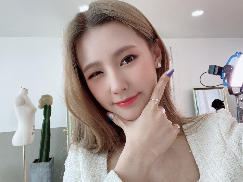 MIYEON趙美延隸屬哪個(gè)女團(tuán)成員？在何時(shí)發(fā)行首張個(gè)人專輯SOLO出道？