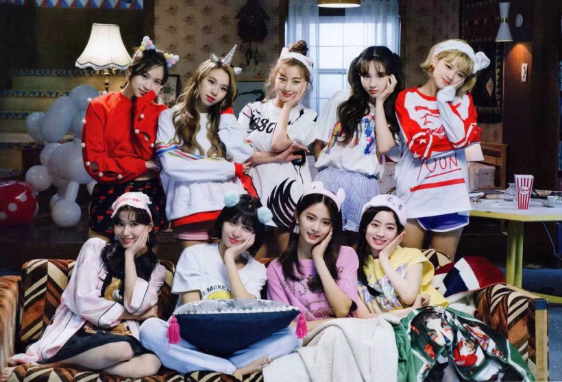 TWICE是哪個韓娛公司何時推出的女團？展現怎樣的舞蹈功底和歌唱實力？