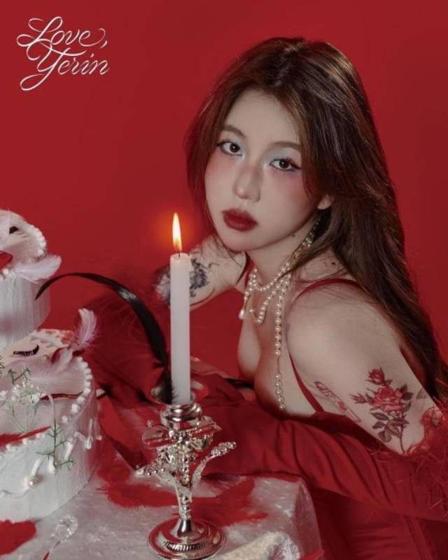 白藝潾近日發布一組近照，以其強烈視覺沖擊造型，吸引廣大粉絲們的目光