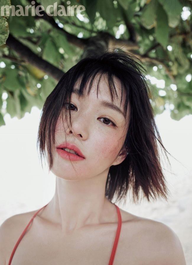 李侑菲為某雜志最新一期拍攝寫真，大展清純動人魅力，吸引廣大粉絲目光