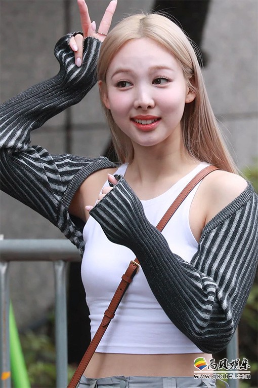 NAYEON 飯拍秀 拍攝日期：20220701【6合集 1.91 GB】
