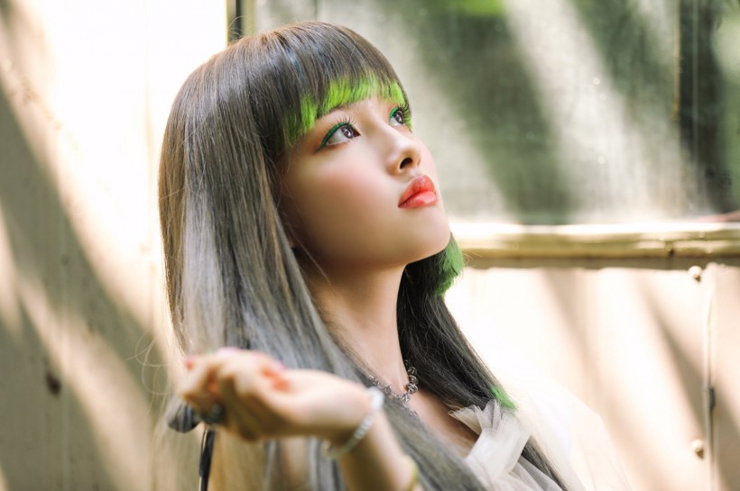 Sim Jayun沈姿潤隸屬哪個女團成員？她憑借怎樣個性嗓音令人印象深刻？
