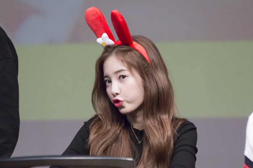 Yoon Chae Kyung尹彩暻隸屬哪個女團成員？她擁有怎樣五官吸引目光？