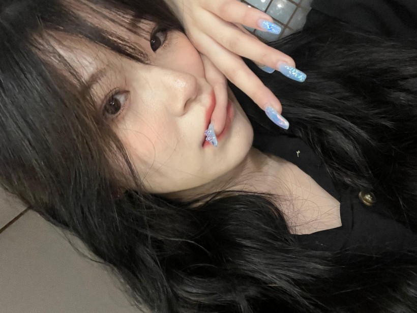 Ji-heon Baek白知憲隸屬哪個女團成員？擁有怎樣纖細身材以及輕盈步伐？