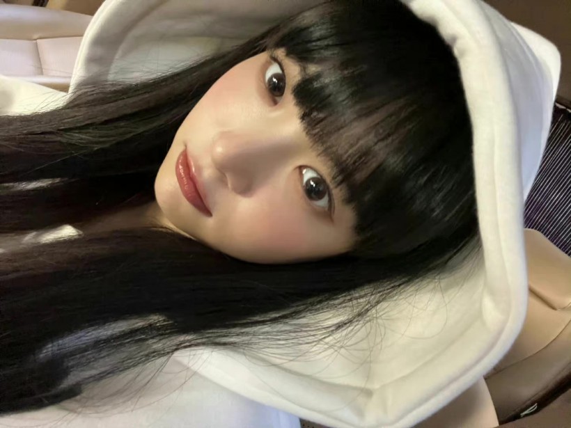 EUNCHAE洪恩採隸屬哪個女團成員？憑借怎樣眼神和微笑吸引人們視線？