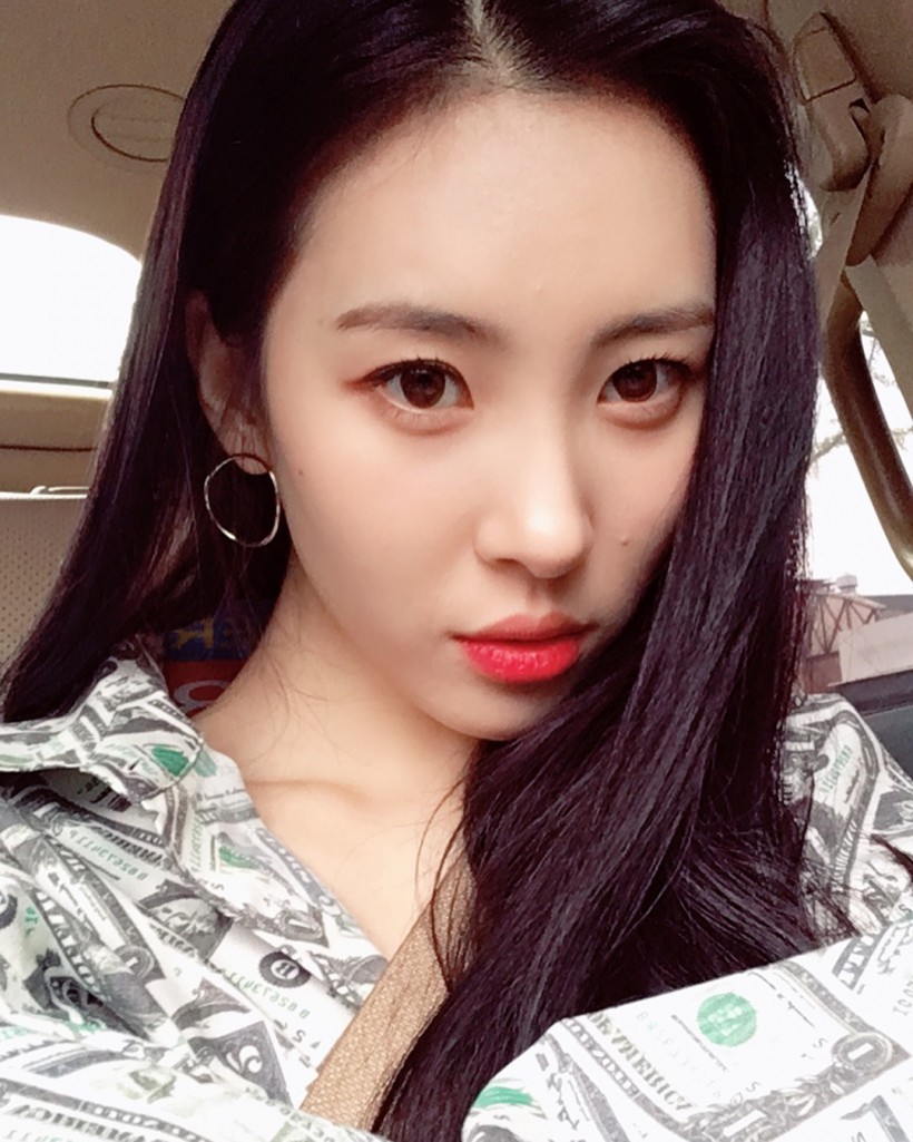 雙腿十分迷人修長勻稱！李宣美憑借一雙美腿增添怎樣魅力給人深刻印象？