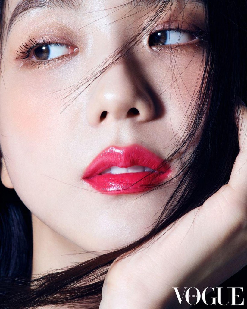 充滿魅力自帶強烈氣場！金智秀為何能夠輕松掌控整個舞臺并且從容應(yīng)對？
