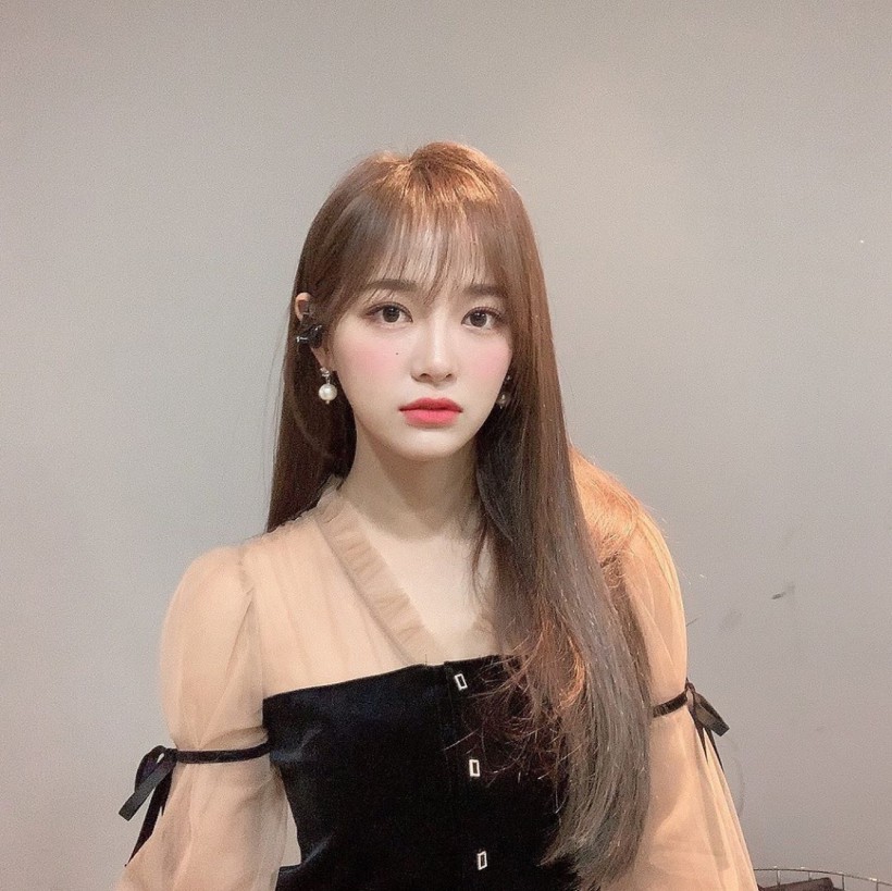 KIMSEJEONG金世正音樂舞臺打歌照,赤腳魅惑造型展現何種高顏值？