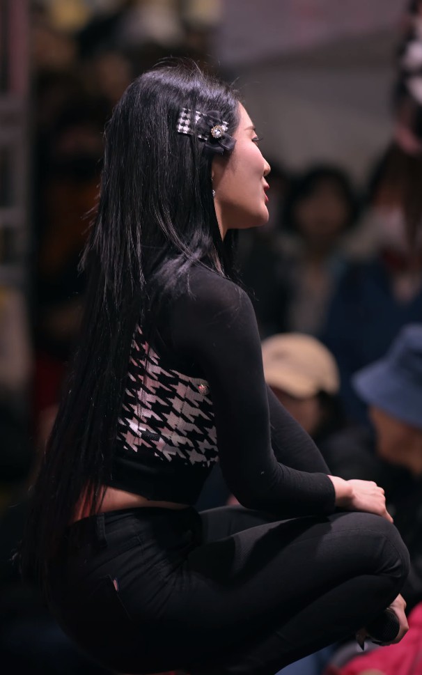 Bomi普美哪天文化節(jié)飯拍身穿黑緊身裝？現(xiàn)場表演哪些性感熱舞？