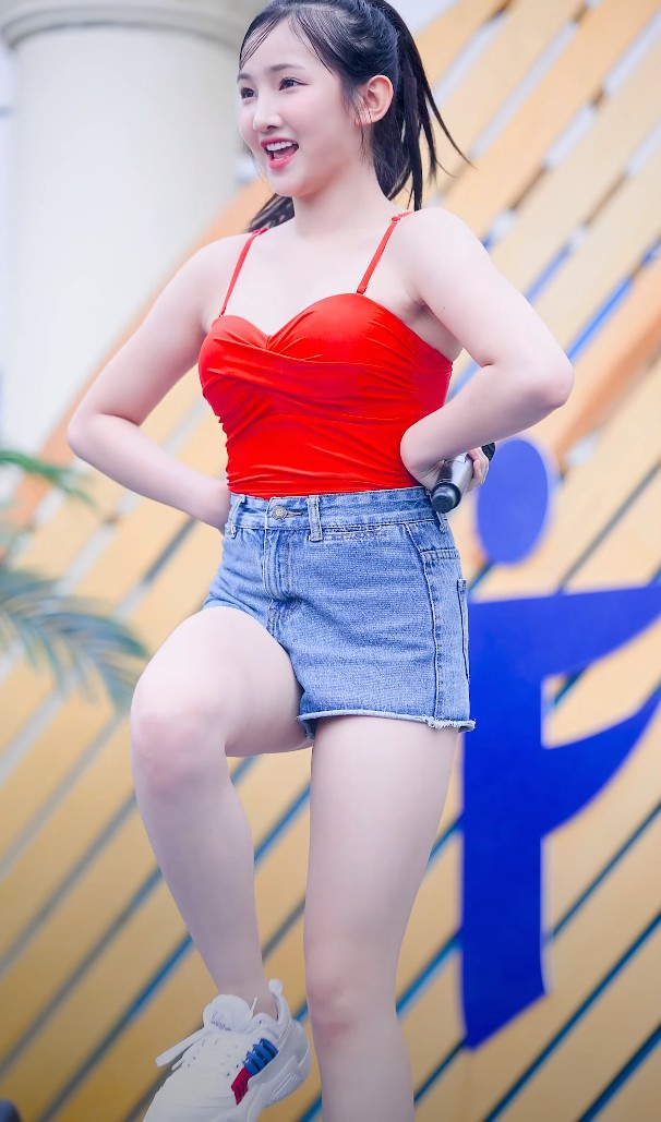 Minji全敏智在哪場夏季活動上演濕身誘惑？展現怎樣清涼打扮動感魅力？