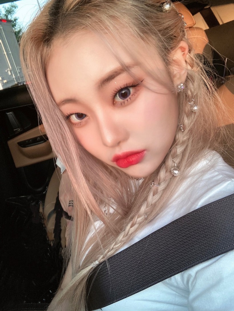 金秀妍什么時候將藝名改為SHEON？她是哪個女子偶像唱跳組合成員？