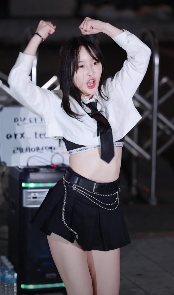 JiAe智愛身為哪個翻跳女團成員？在哪個地方街頭進行夜晚演出直拍？
