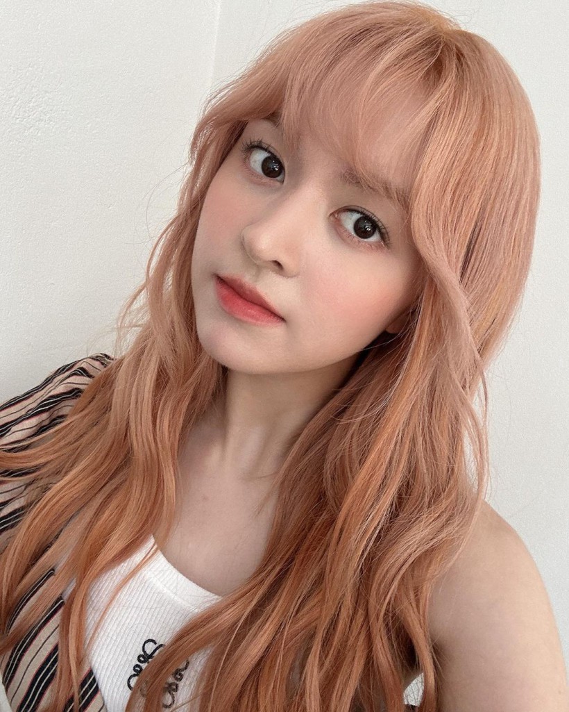 Park Jin樸珍英文名和藝名叫什么？她也是哪個韓國女子演唱組合成員？