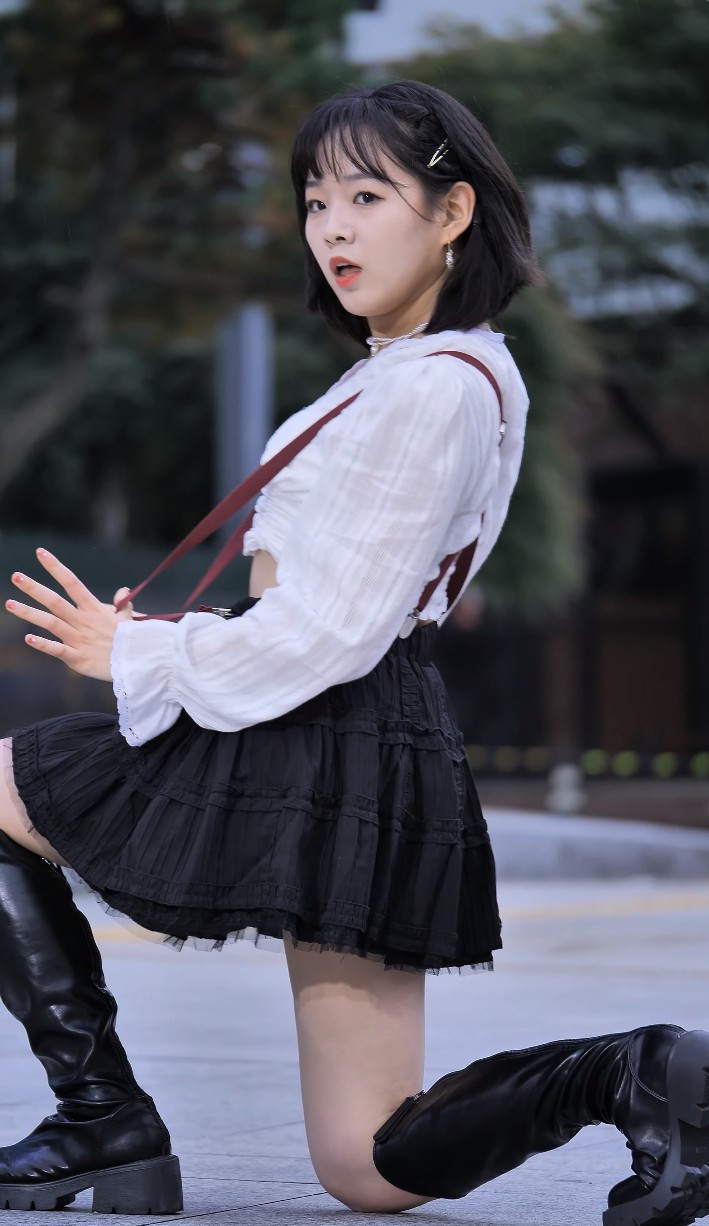 Soyoung小英是哪個(gè)美女舞蹈隊(duì)成員？這是她在哪里的街頭表演直拍？
