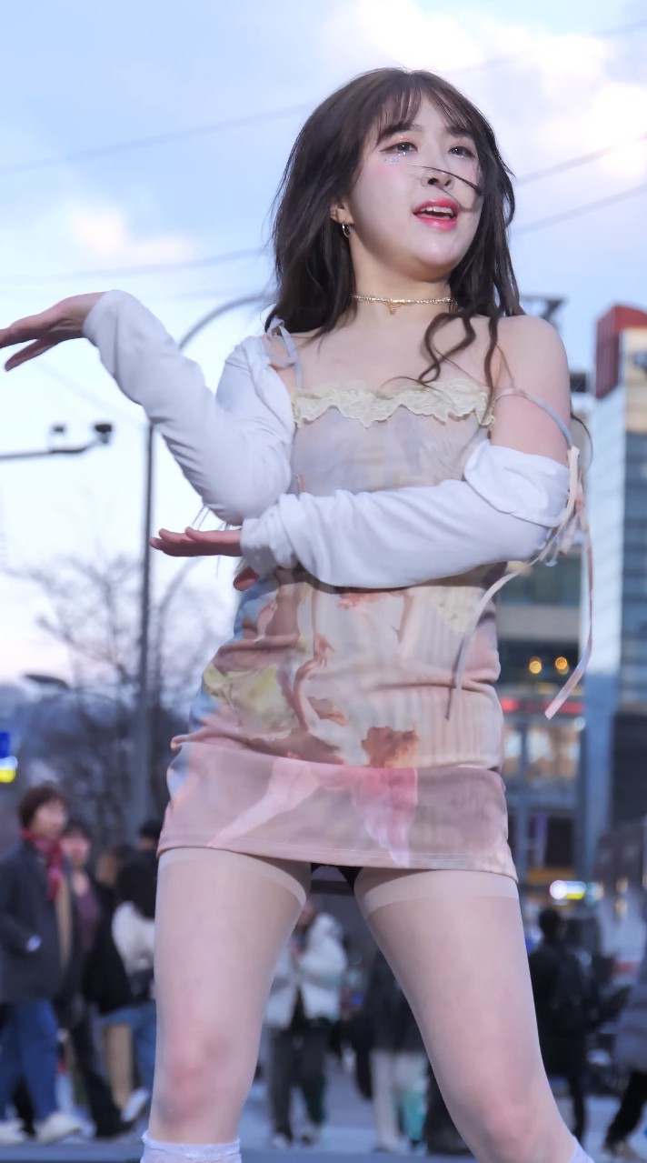 ChaeA彩雅是哪個舞團顏值擔當成員？她們出現在哪天新村街頭表演飯拍？