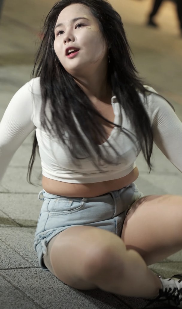 SiYeon詩妍是哪個女子舞團門面擔當？她出現在哪天夜晚韓舞翻跳現場？