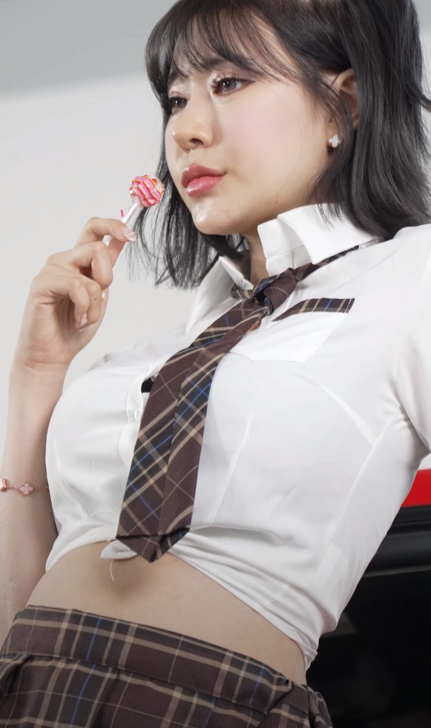 Harin閔夏琳近期出席哪年車展攝影會？她用哪種姿態完成寫真美照直拍？