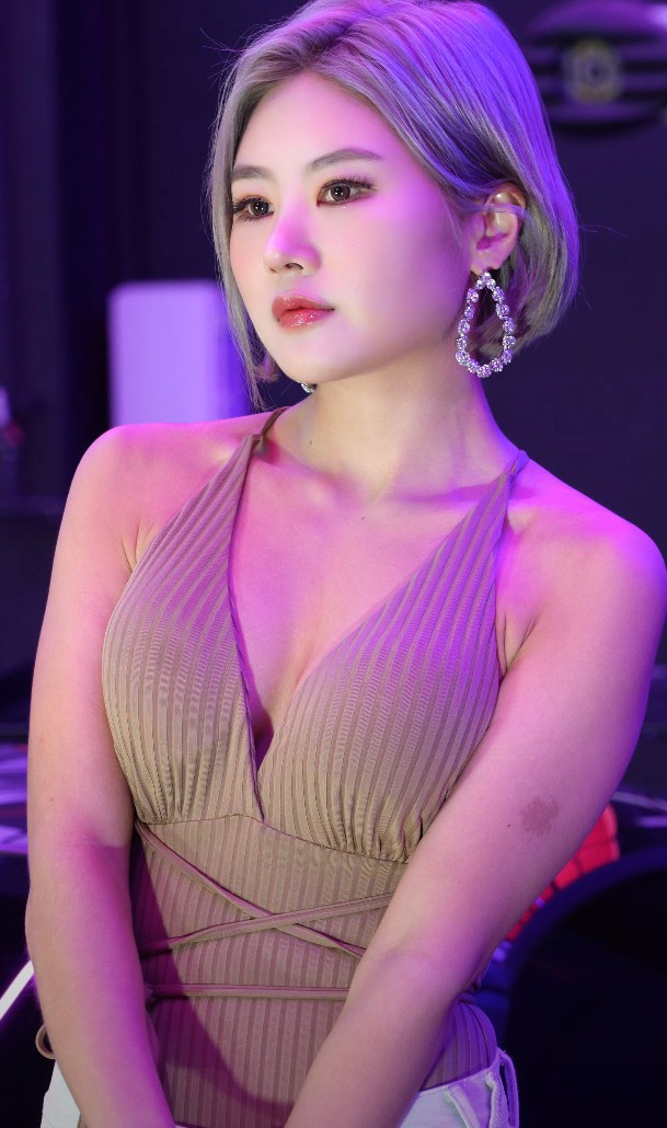 JIYOON智允是哪里的新一代賽車女郎？她現身哪個年度汽車沙龍拍照日？
