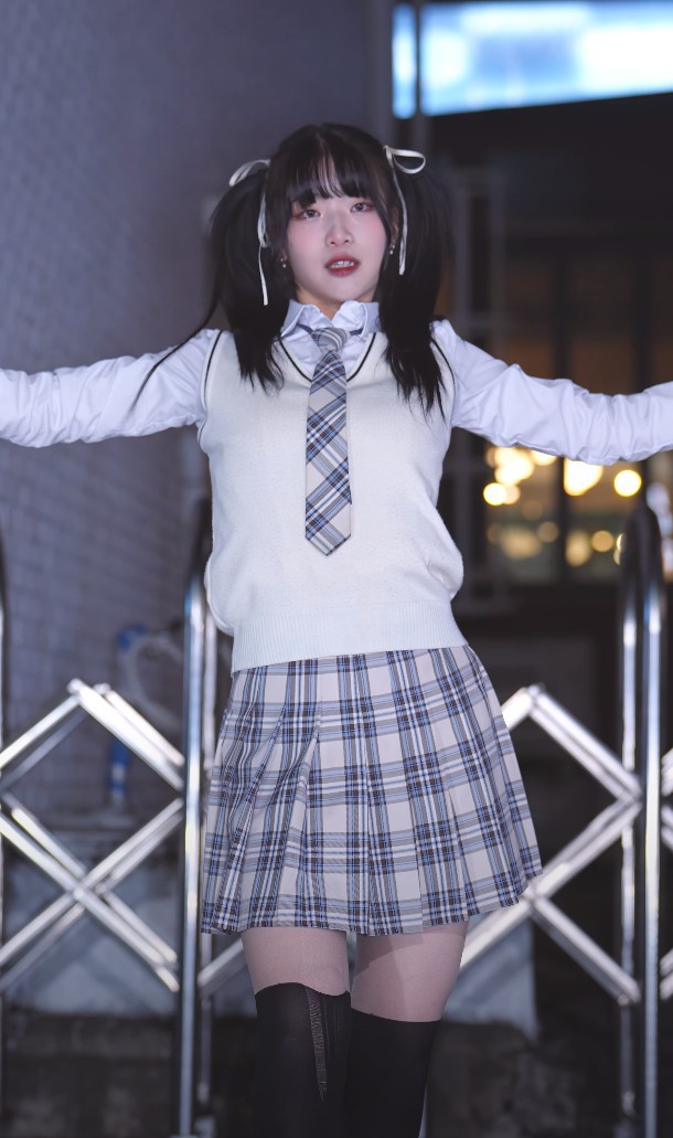 佳宇是哪個翻跳女子組合新晉成員？她出現在哪天夜晚弘大街頭表演飯拍？