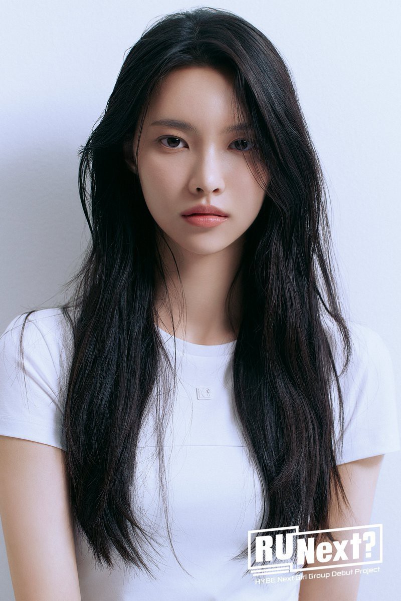 YUNAH盧玧我隸屬哪個(gè)新人女團(tuán)成員？具備怎樣個(gè)人氣場和舞臺表現(xiàn)力？