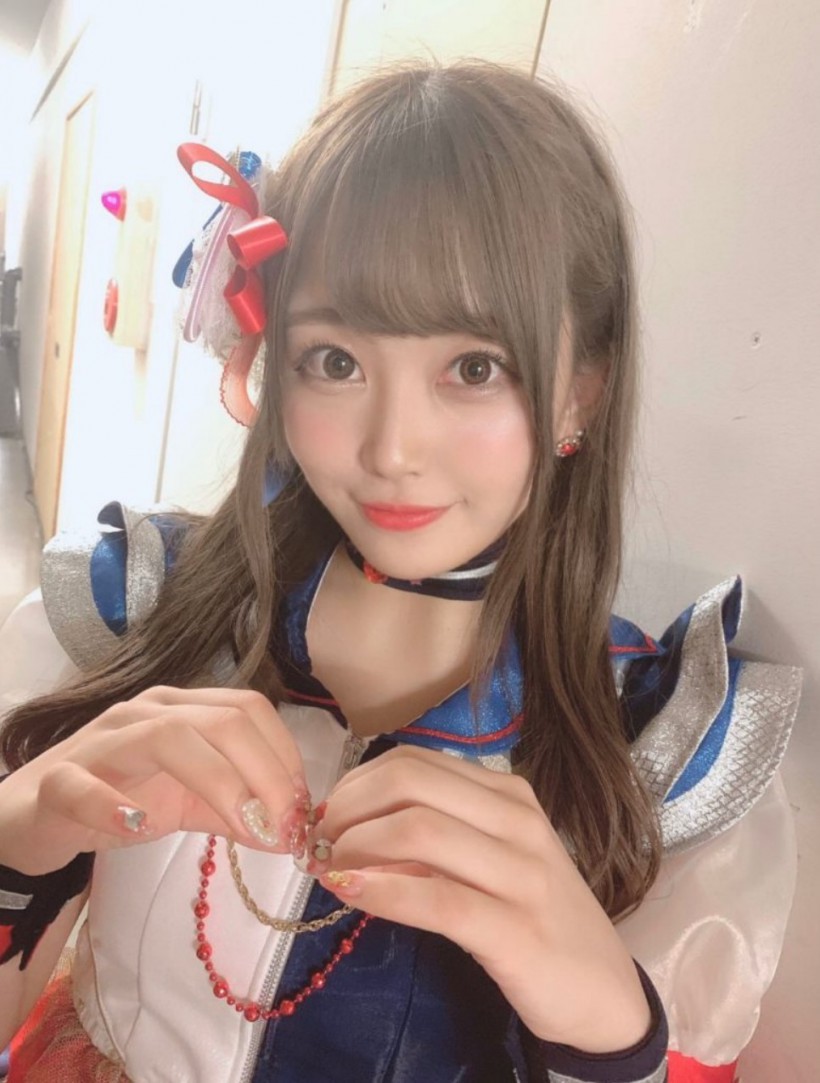 茉井良菜是哪個日系女團C位擔當？憑借哪種顏色長發帶來乖巧溫婉感覺？