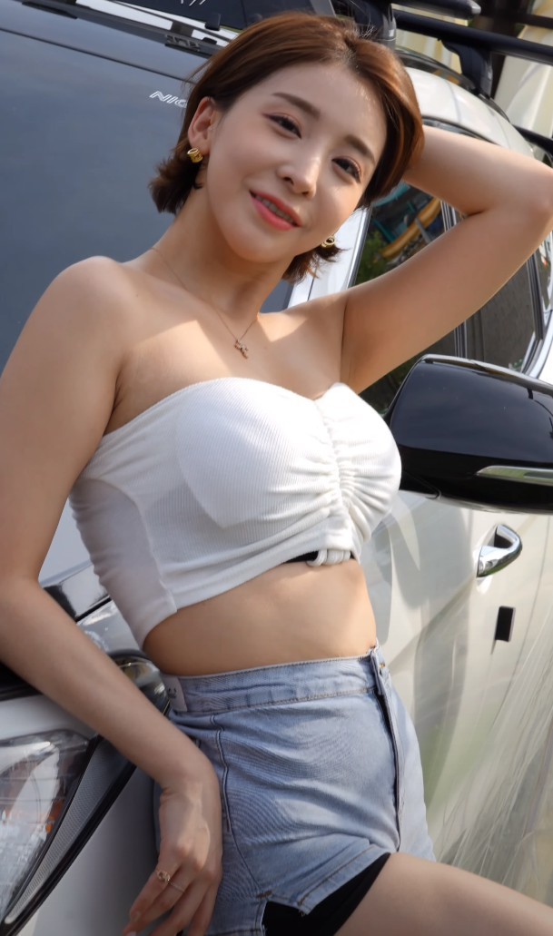 MIYU美宥登陸哪一年夏季超級車展？她以怎樣的姿勢接受現場粉絲飯拍？