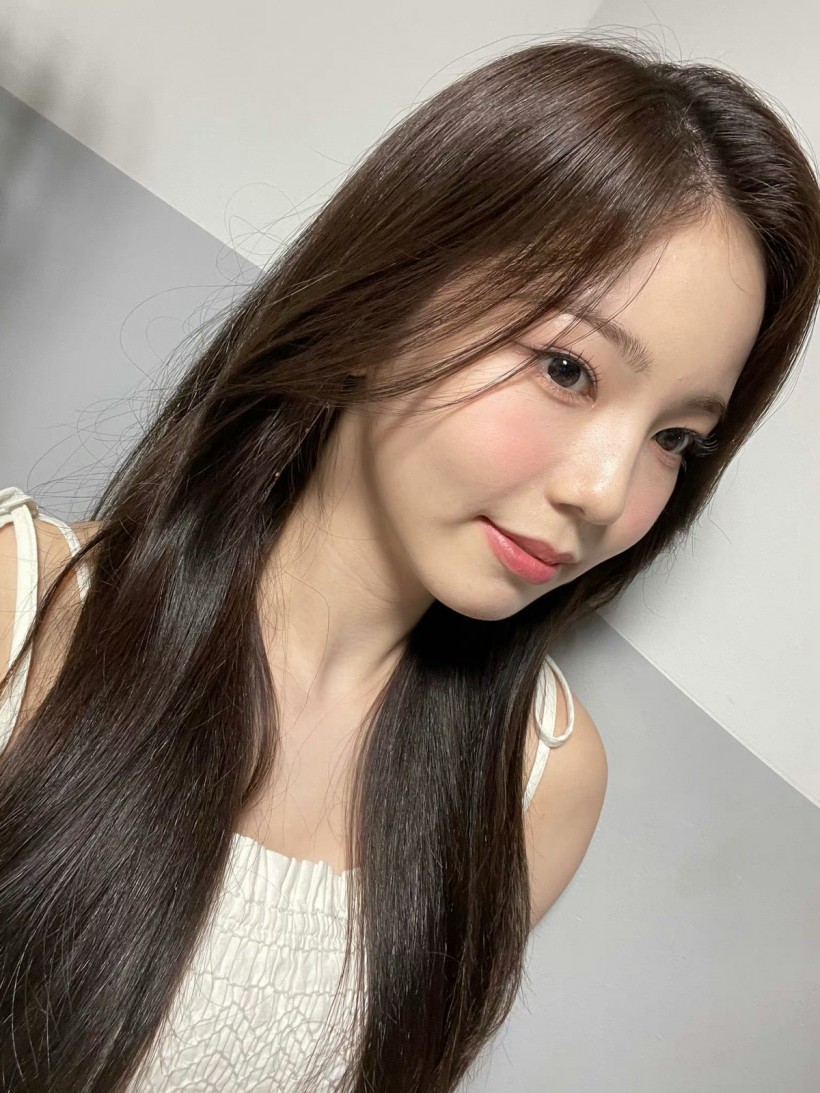 Ayaka新井彩花隸屬哪個女團成員？她以哪個星座多面性格活躍在舞臺上？