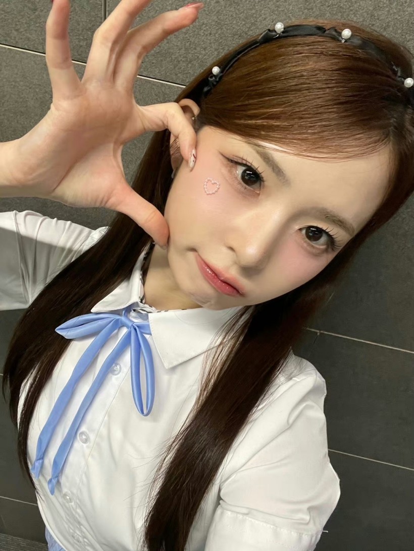 Kotone嘉味元琴音隸屬哪個流行女團成員？她以怎樣姿態展示美麗相貌？