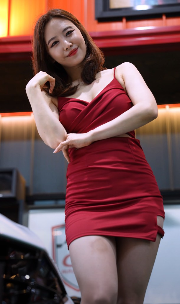 Yu Ri尤莉現身哪年夏季GT汽車節？她僅憑什么樣賣萌造型吸引現場直拍？
