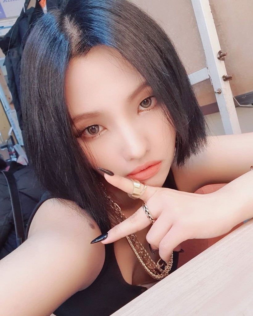 Jelly田小娟哪年出演音樂競演節目？在何時發行首張單曲開始音樂之旅？