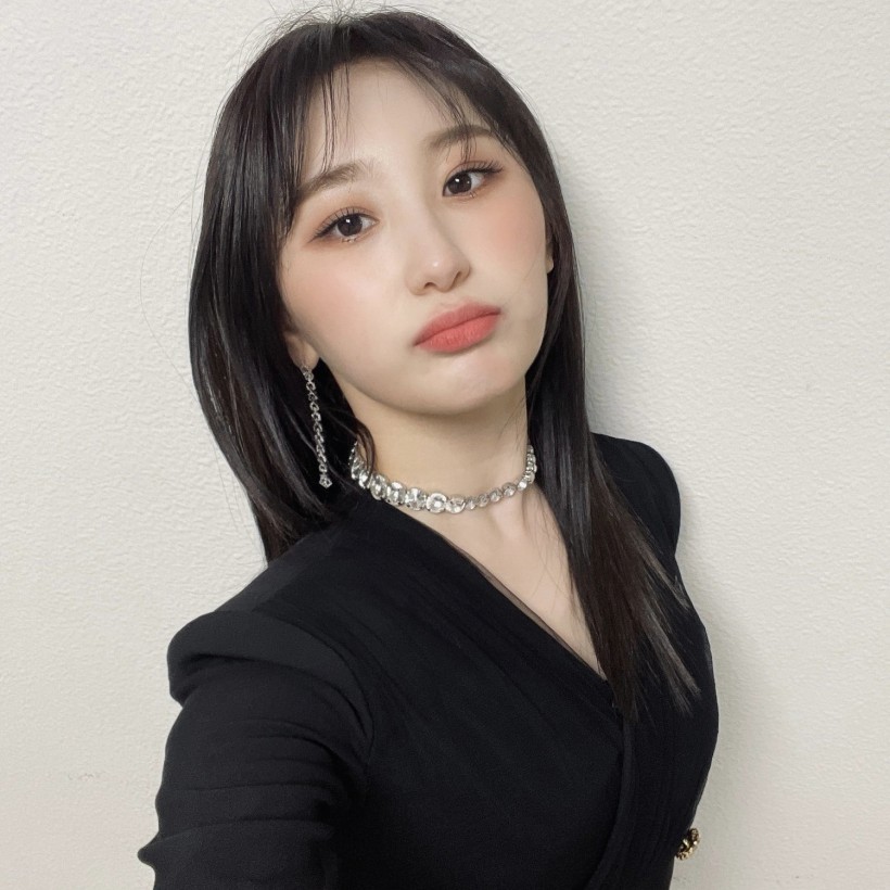 LEE CHAEYEON李彩?哪年正式SOLO出道？怎樣舞蹈風格被稱羽毛彩?？